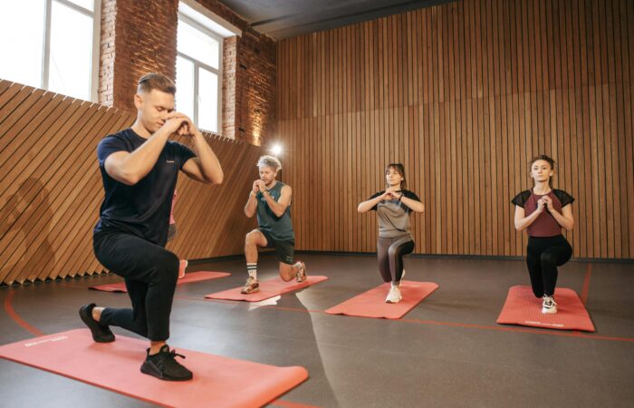 Yoga trị liệu hỗ trợ thoái hóa khớp gối
