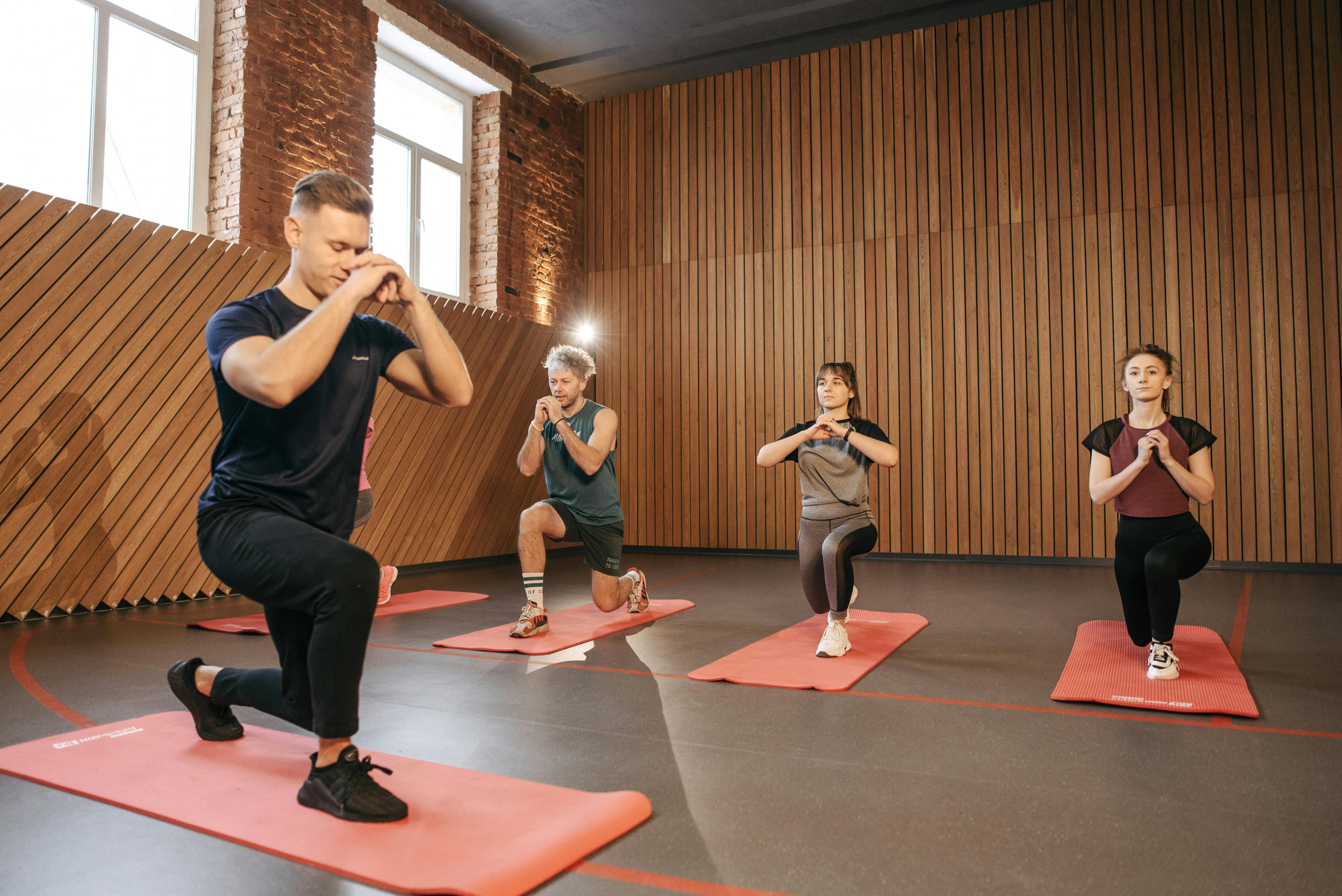 Yoga trị liệu hỗ trợ thoái hóa khớp gối